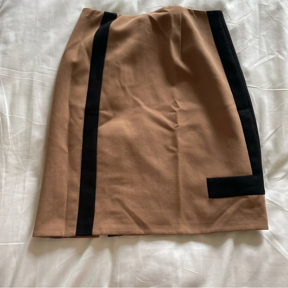 White House Black Market Black and Tan skirt - Picture 5 of 7